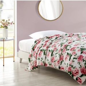 Betsey Johnson- King Blanket, Ultra Soft & Cozy Plush Home Décor NEW
